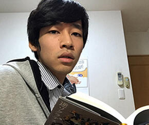 本と山田竜司さんの写真