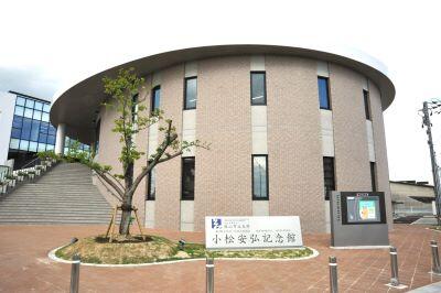 12_建物外観2.jpg